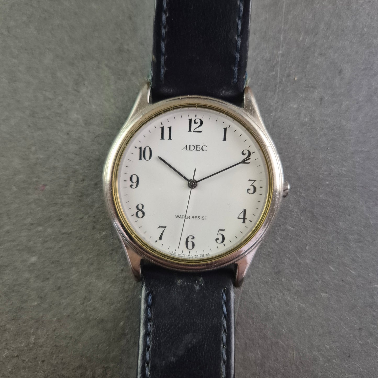 Klassische ADEC Herren Uhr – Schlichtes Design mit Lederarmband