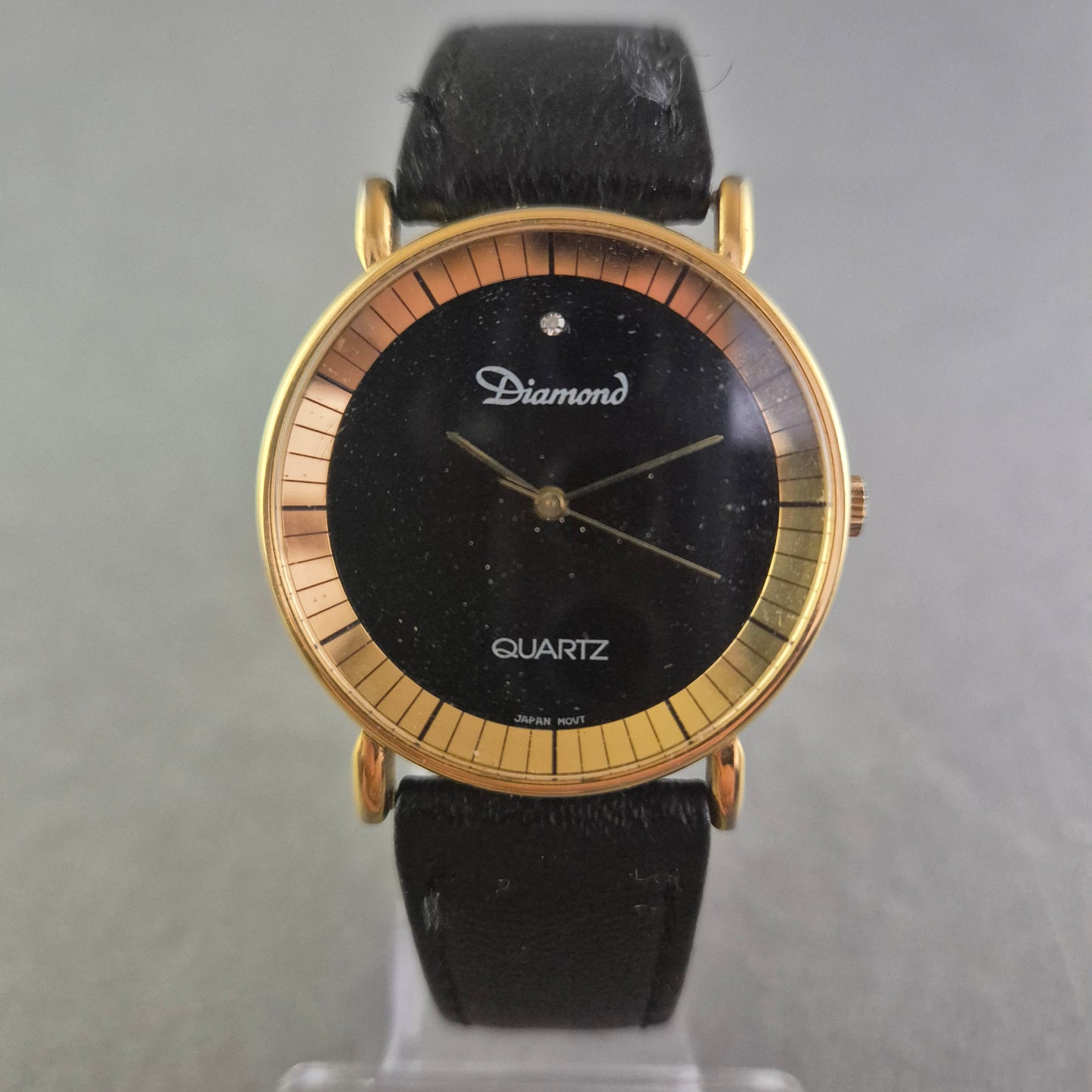 Elegante Diamond Damen Uhr – Schwarzes Zifferblatt mit Goldakzenten