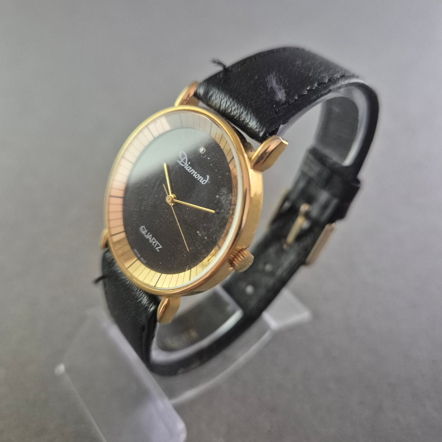 Elegante Diamond Damen Uhr – Schwarzes Zifferblatt mit Goldakzenten