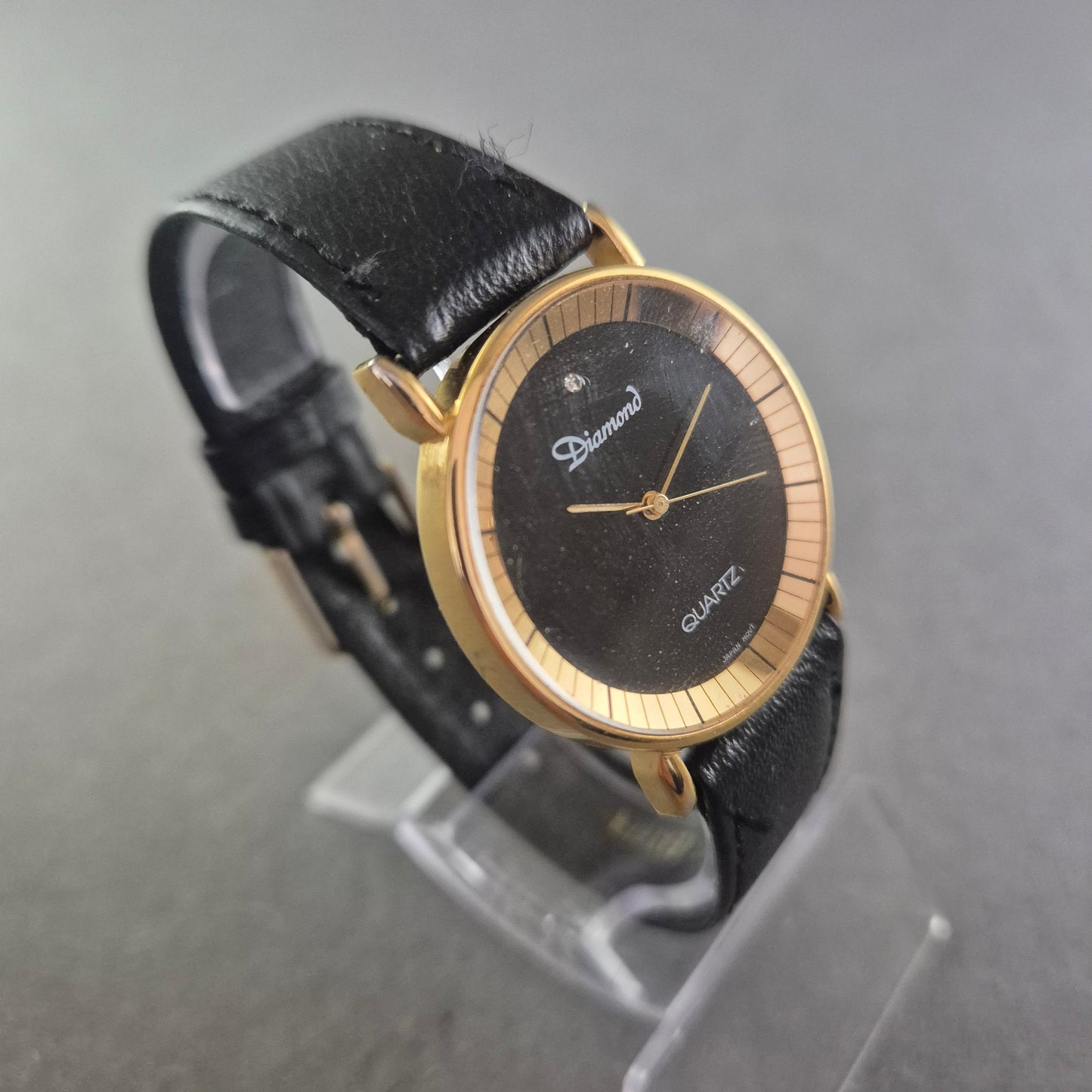 Elegante Diamond Damen Uhr – Schwarzes Zifferblatt mit Goldakzenten