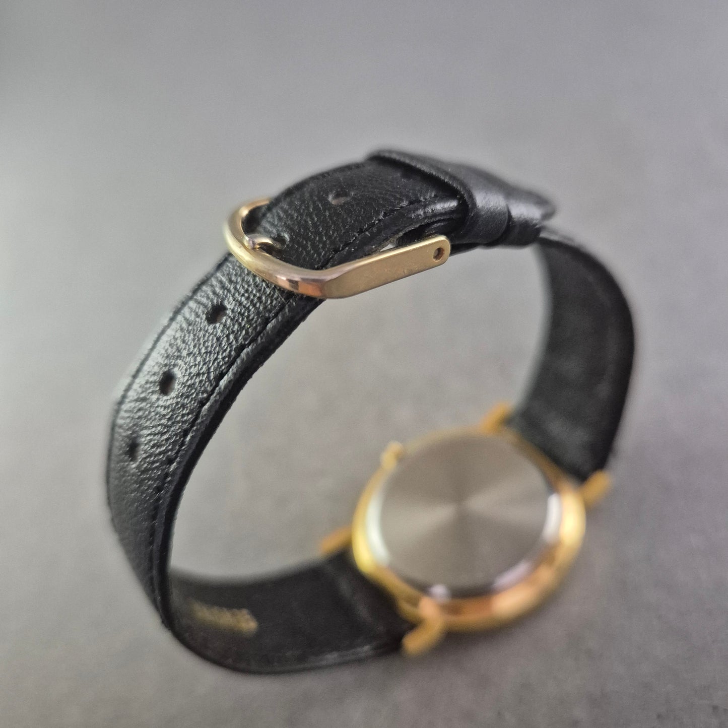 Elegante Diamond Damen Uhr – Schwarzes Zifferblatt mit Goldakzenten