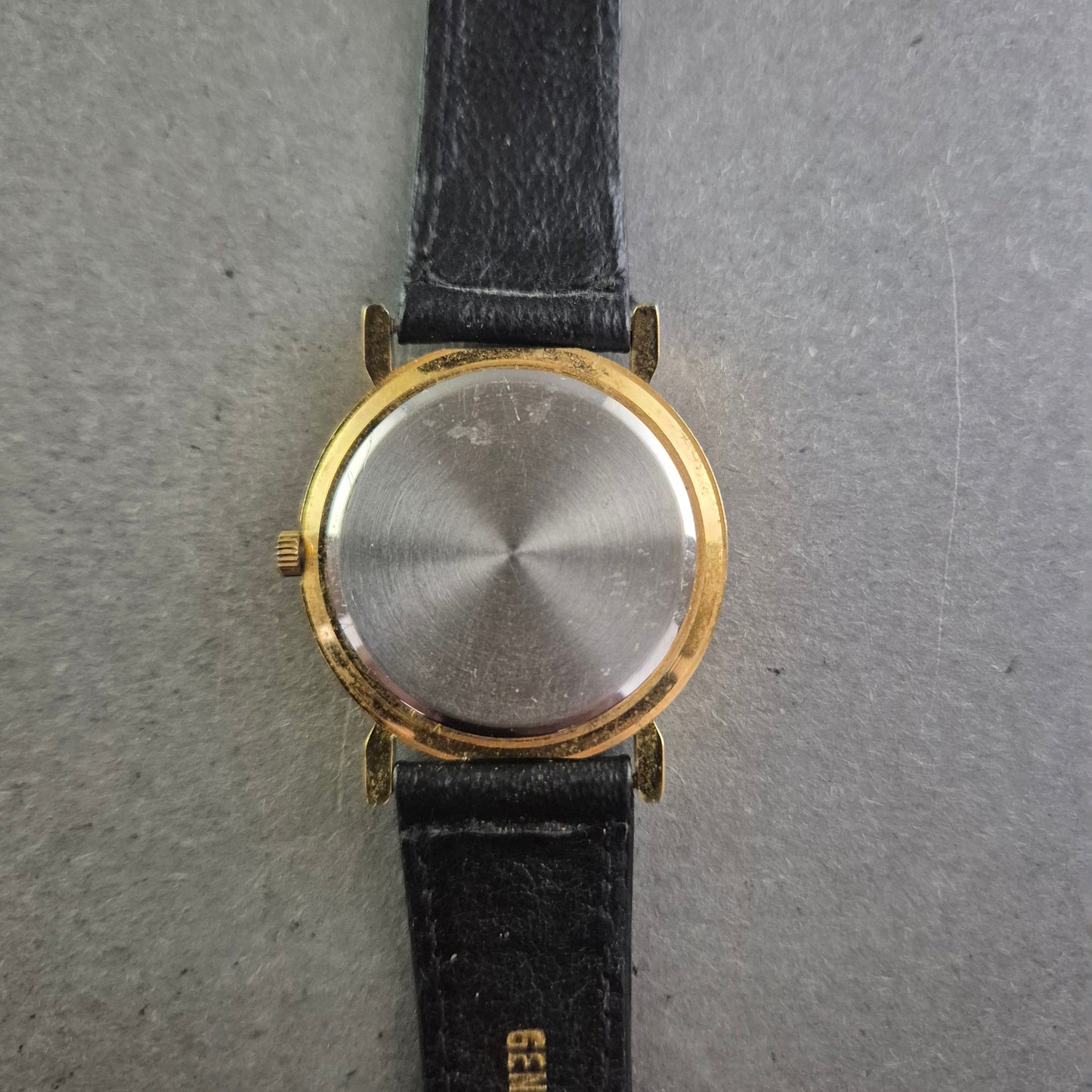 Elegante Diamond Damen Uhr – Schwarzes Zifferblatt mit Goldakzenten