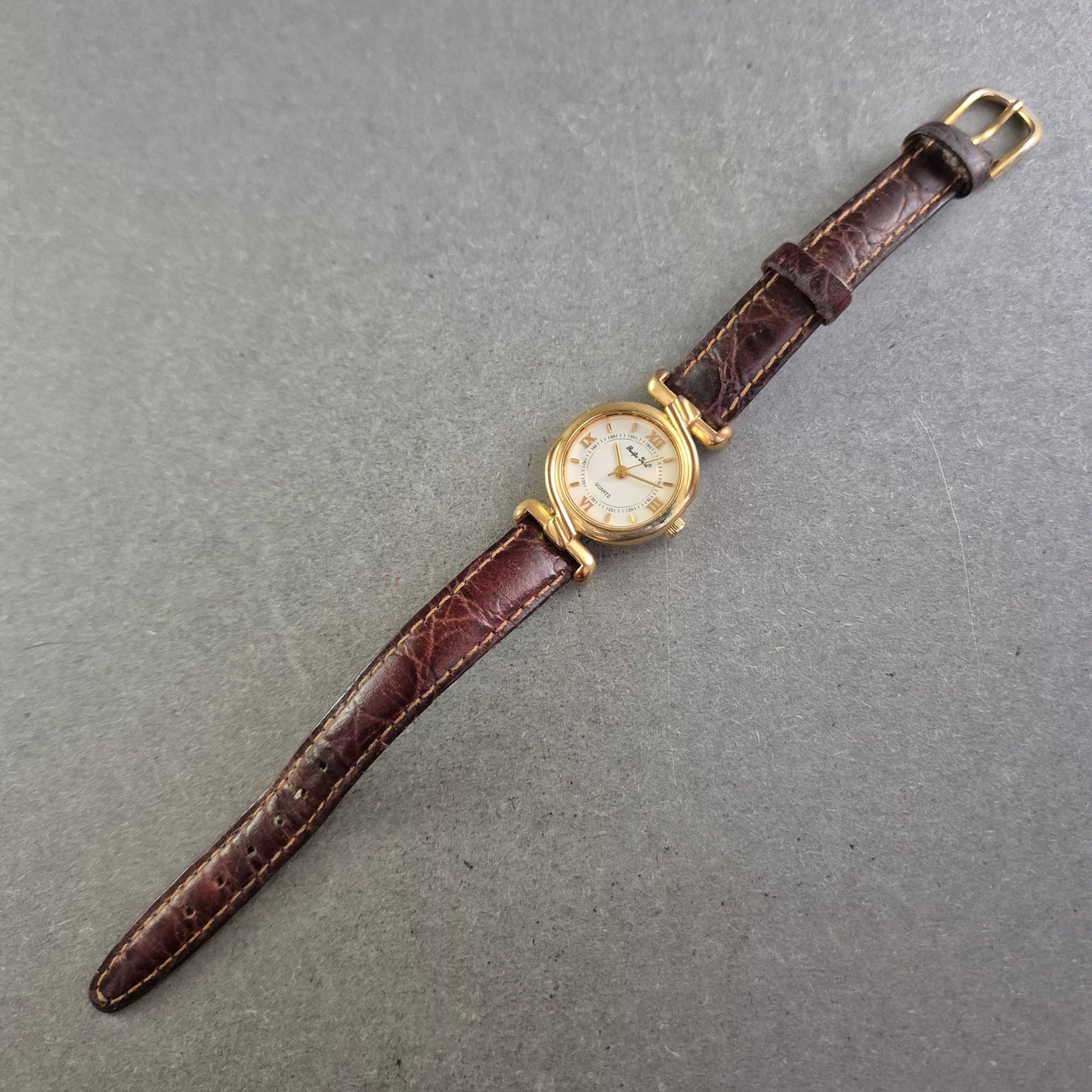 Pacific Time Damen Uhr – Klassisches Design mit römischen Ziffern