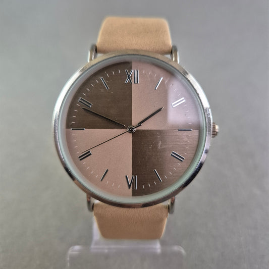 Moderne Unisex Uhr – Zweifarbiges Zifferblatt im Schachbrett-Look