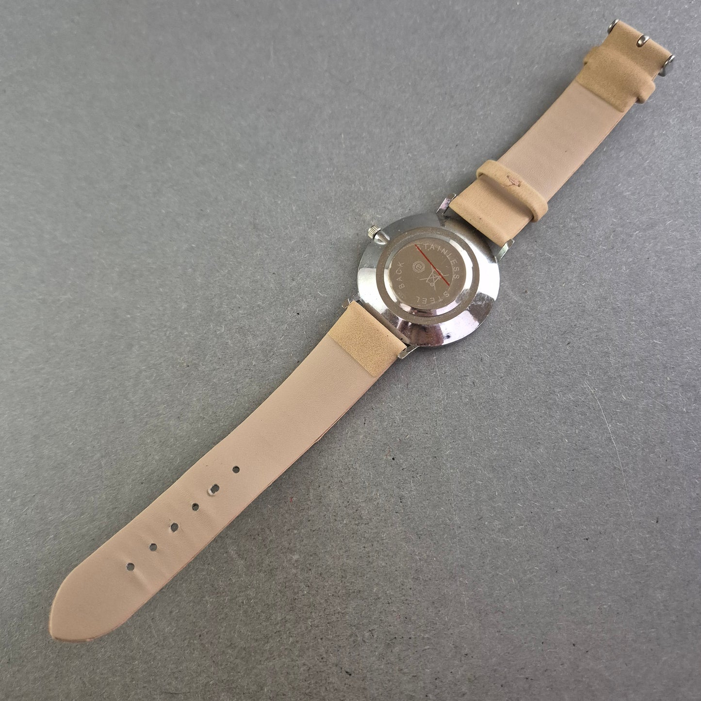 Moderne Unisex Uhr – Zweifarbiges Zifferblatt im Schachbrett-Look