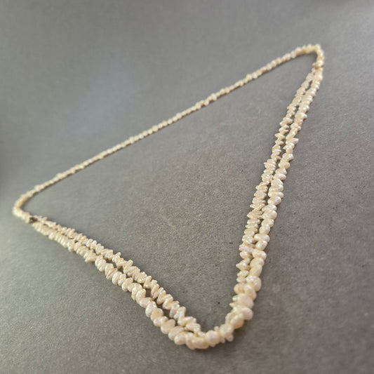 Zweireihige Perlenkette – Natürlicher Glanz mit Vintage-Charme
