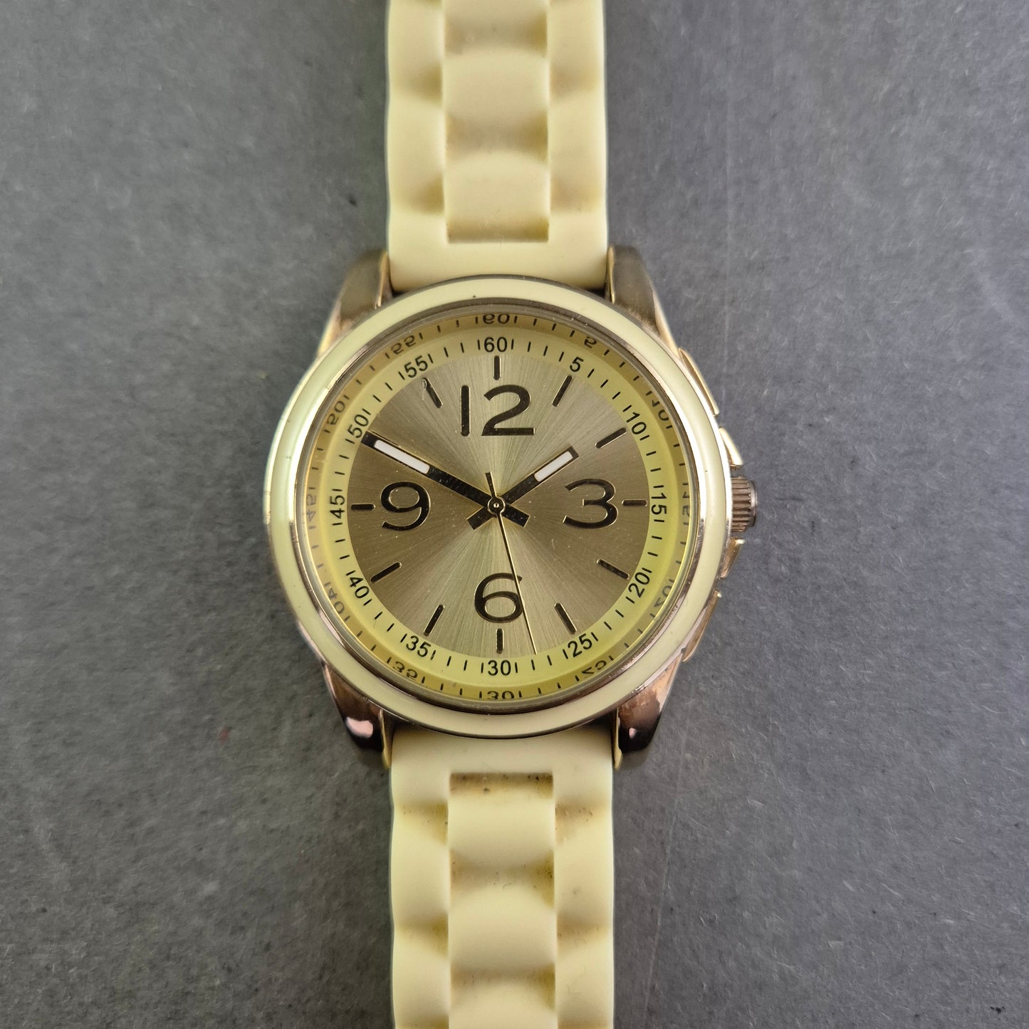 Bijou Brigitte Damen Uhr – Goldfarben mit strukturiertem Silikonband