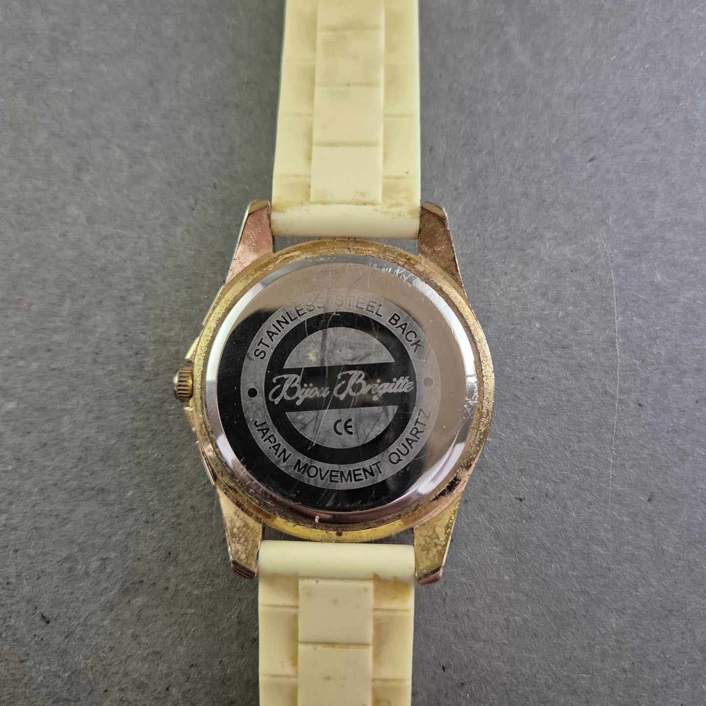 Bijou Brigitte Damen Uhr – Goldfarben mit strukturiertem Silikonband