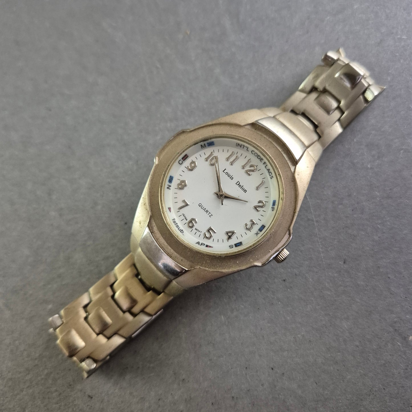 Louis Delon Herren Uhr – Edelstahlarmband mit maritimen Code-Details