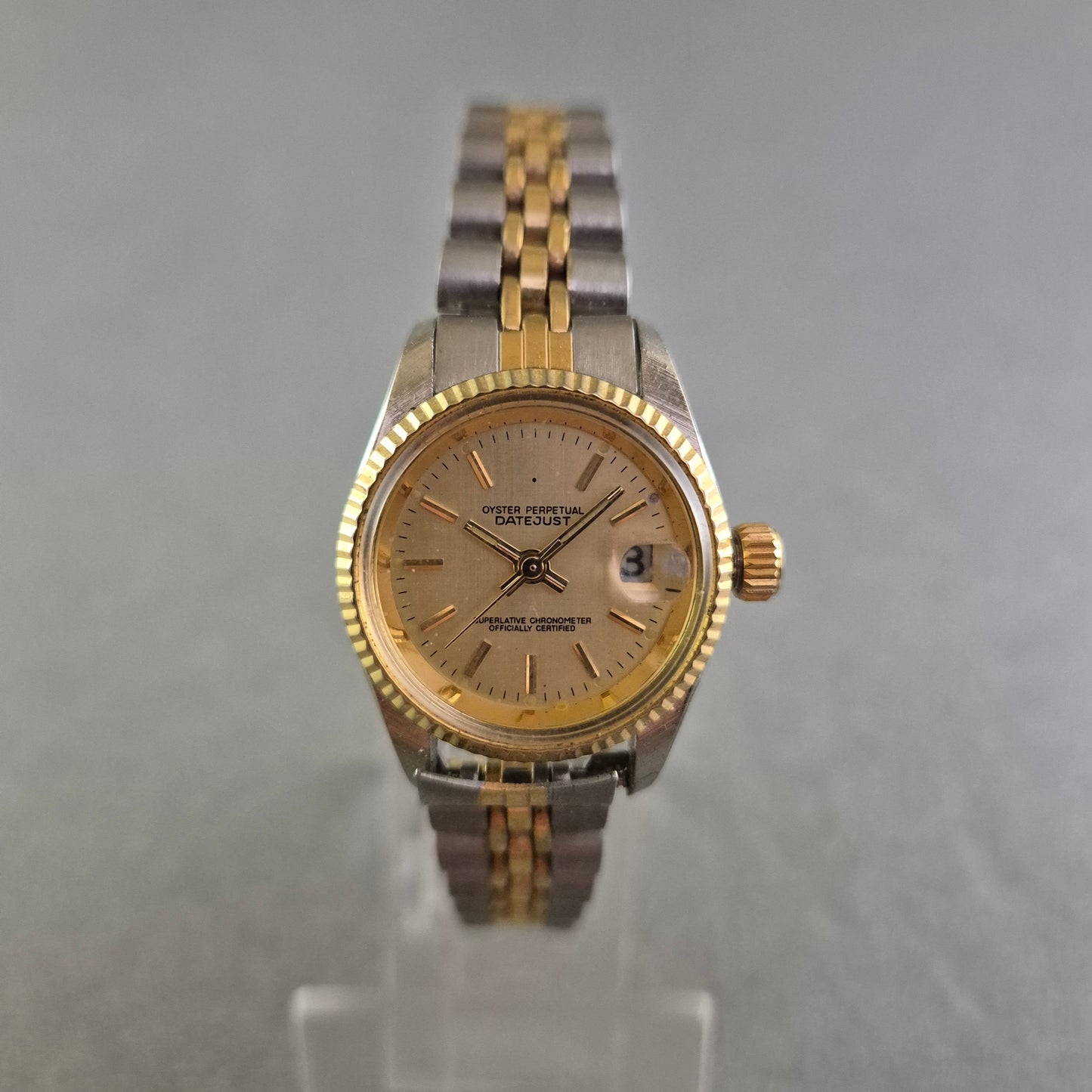 Datejust Damen Uhr – Zweifarbige Optik mit Datumsanzeige