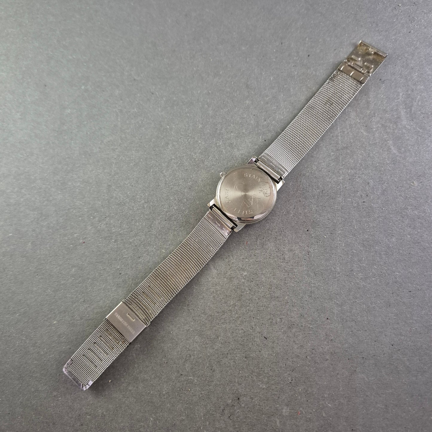 Minimalistische Damen Uhr – Edelstahl Meshband & weißes Zifferblatt