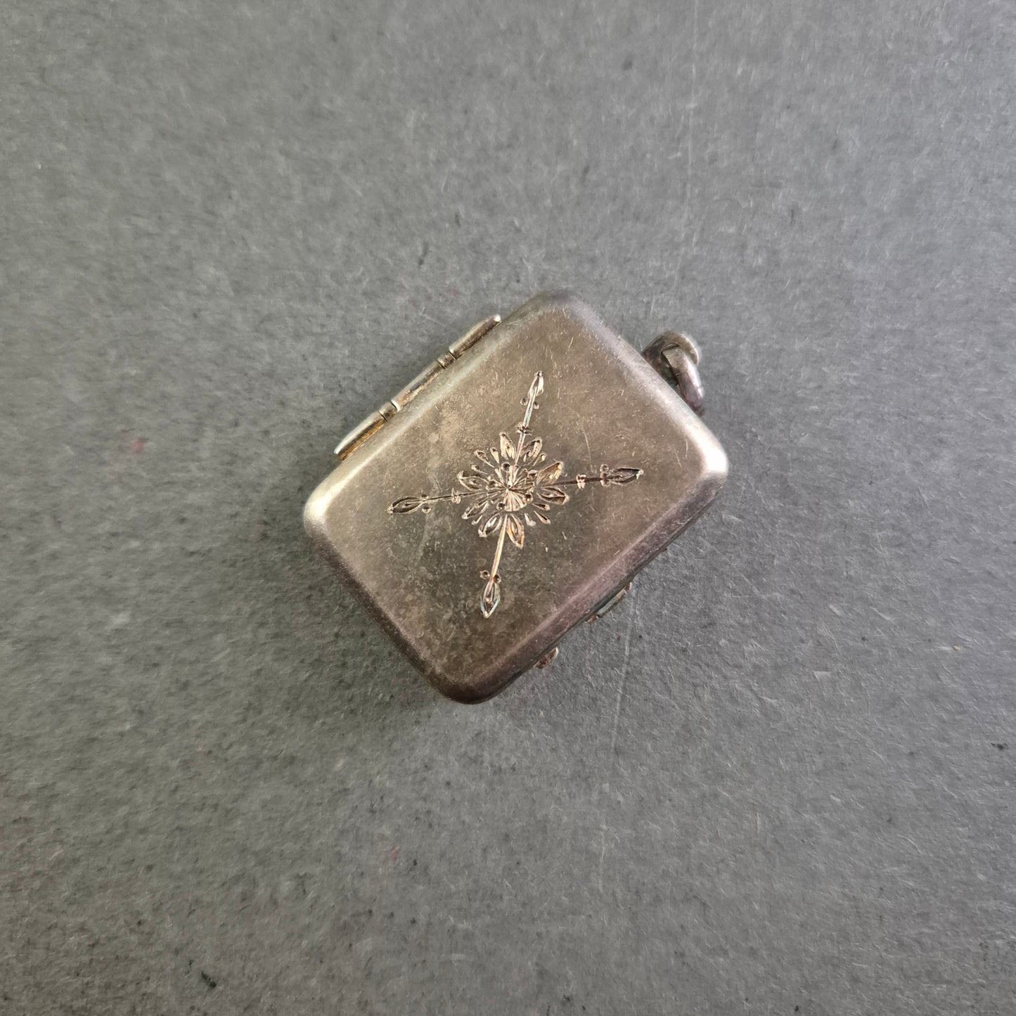 Antiker rechteckiger Medaillon-Anhänger aus echtem Silber mit zarter Gravur