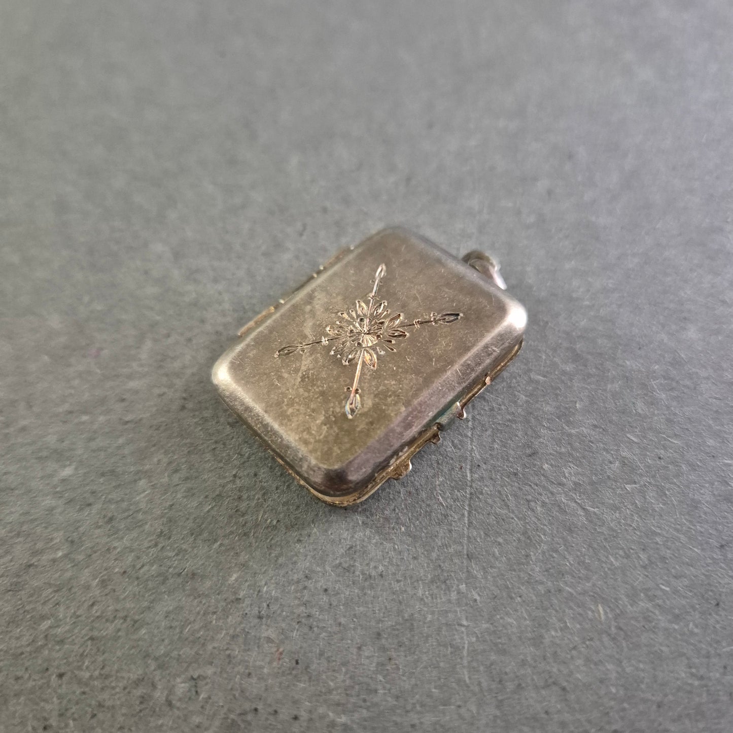 Antiker rechteckiger Medaillon-Anhänger aus echtem Silber mit zarter Gravur