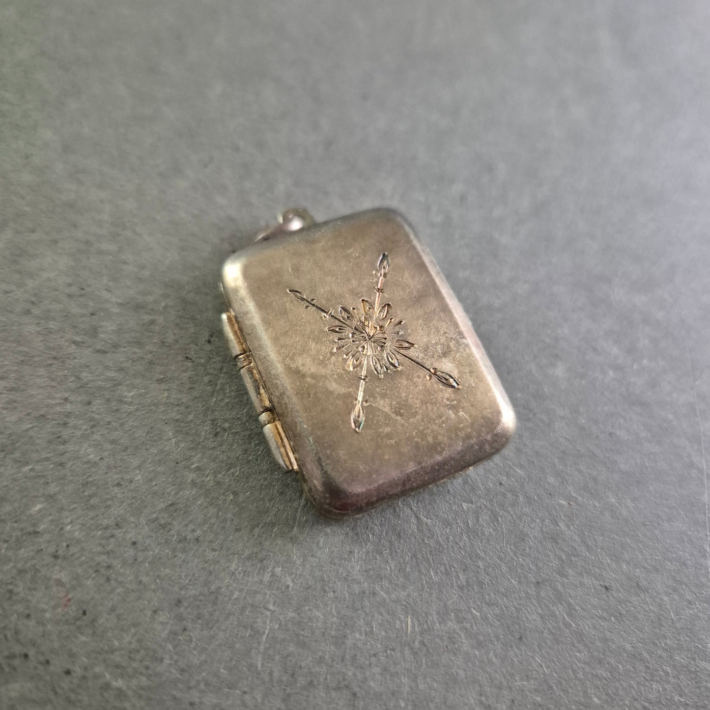 Antiker rechteckiger Medaillon-Anhänger aus echtem Silber mit zarter Gravur