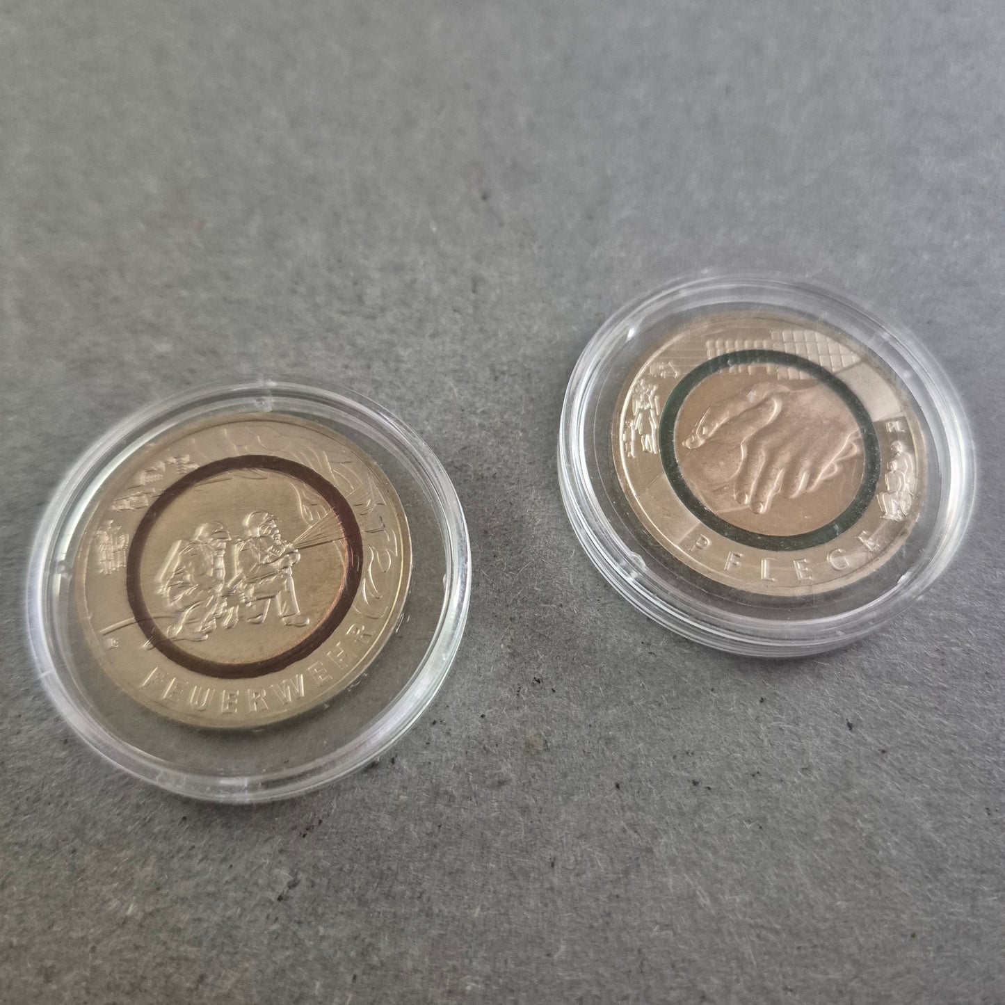 2x 10-Euro-Gedenkmünzen mit Polymer-Ring – Feuerwehr & Pflege
