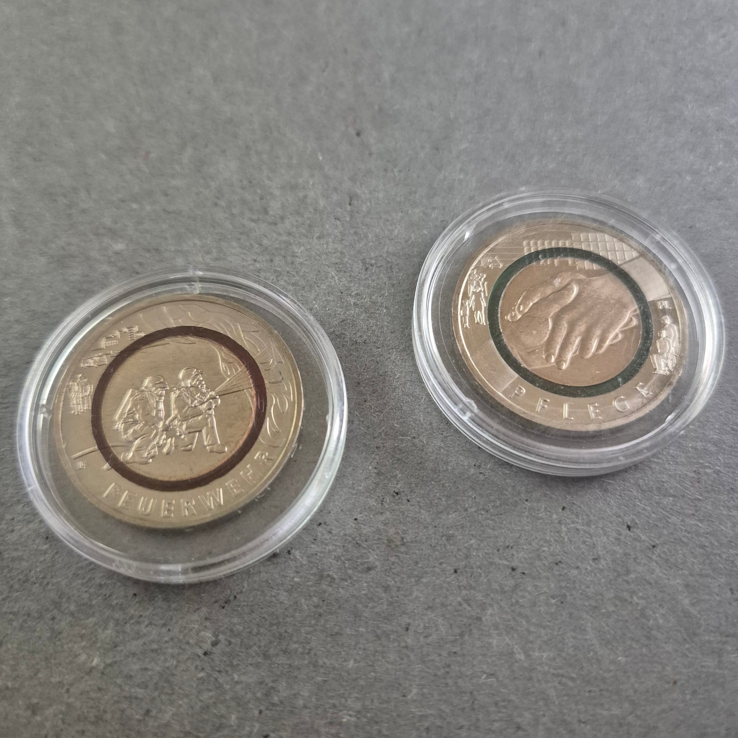 2x 10-Euro-Gedenkmünzen mit Polymer-Ring – Feuerwehr & Pflege