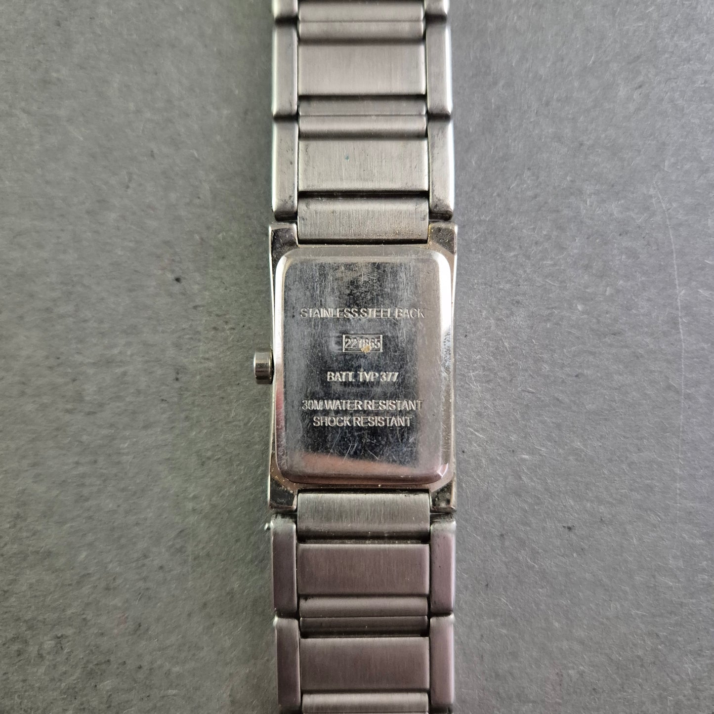 Stilvolle TCM Damenarmbanduhr – Elegant mit Kristallakzenten