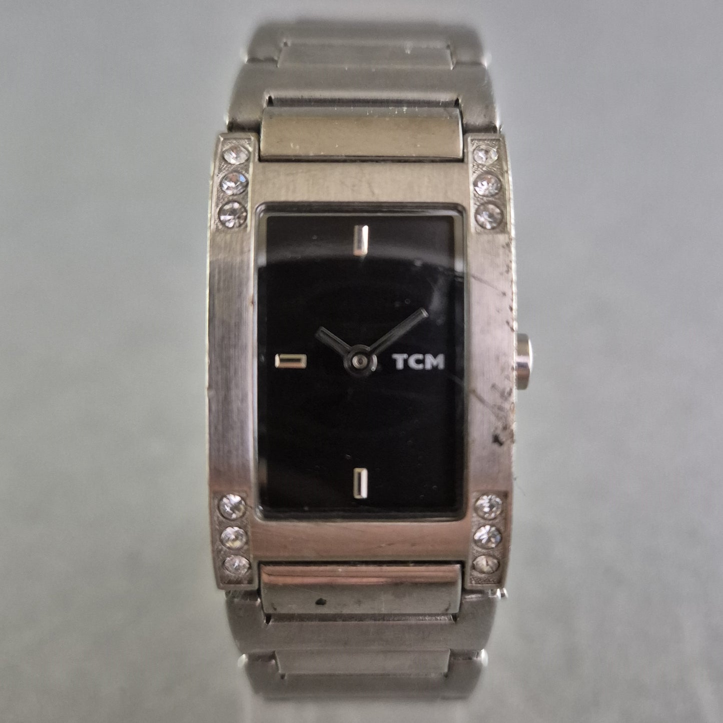 Stilvolle TCM Damenarmbanduhr – Elegant mit Kristallakzenten