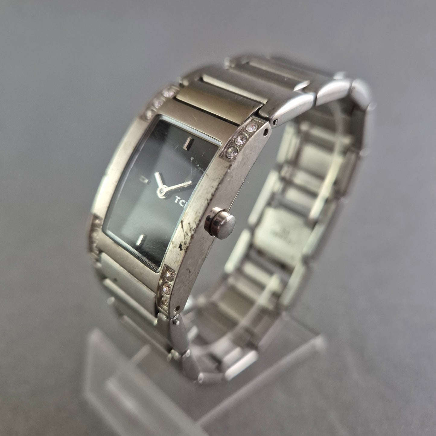 Stilvolle TCM Damenarmbanduhr – Elegant mit Kristallakzenten