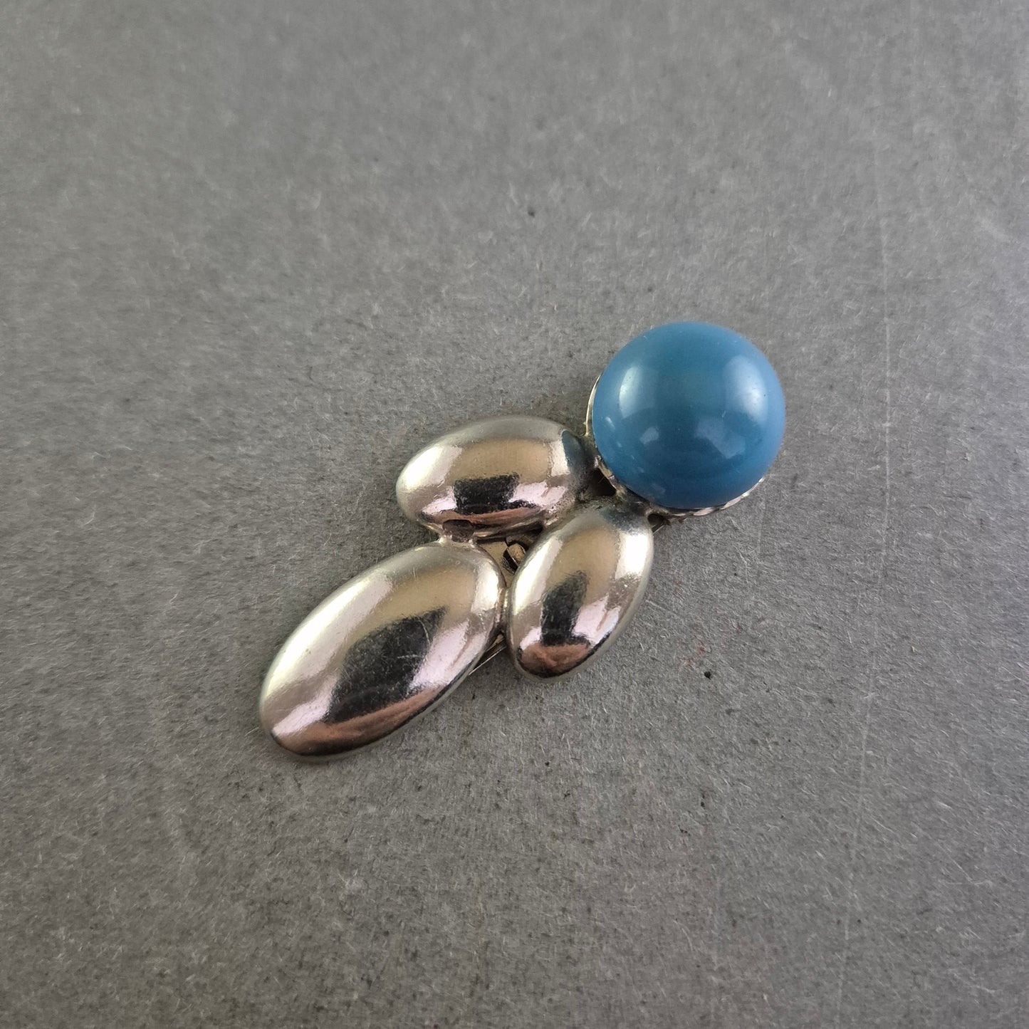 Vintage Brosche mit blauem Cabochon – Eleganter Clip aus den 70ern