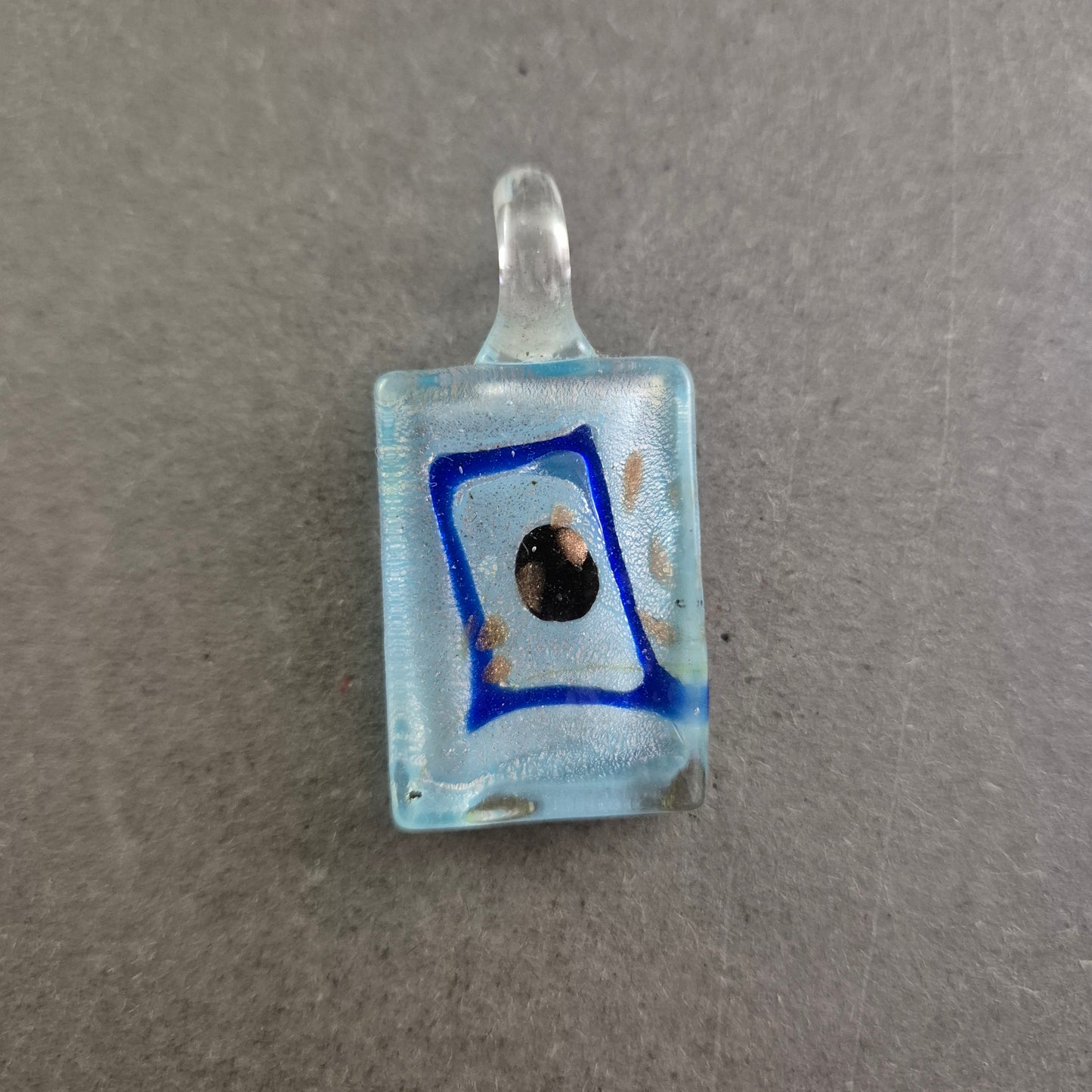 Künstlerischer Glasanhänger mit Auge-Motiv – Handgefertigt und Ausdrucksstark