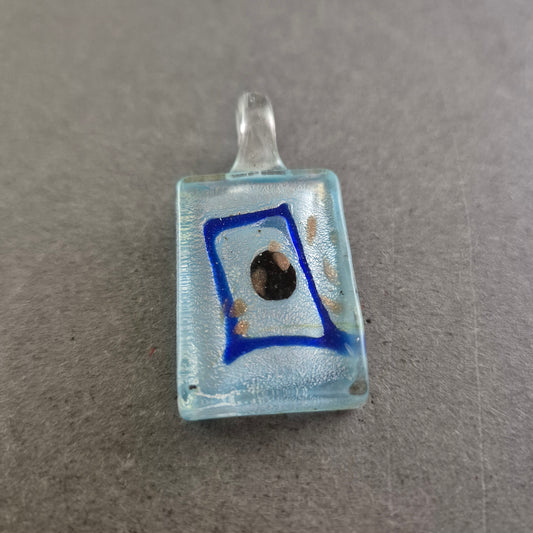 Künstlerischer Glasanhänger mit Auge-Motiv – Handgefertigt und Ausdrucksstark