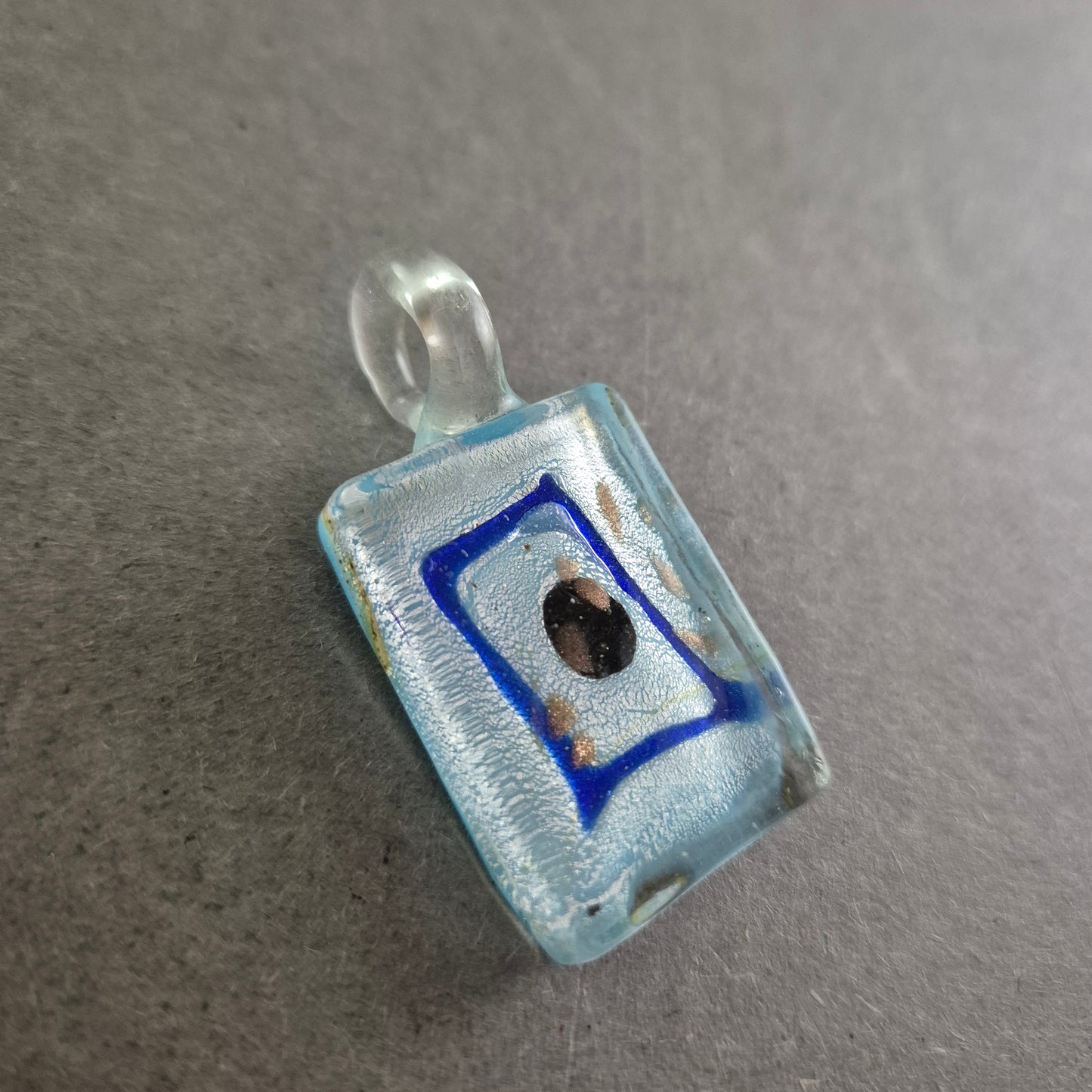 Künstlerischer Glasanhänger mit Auge-Motiv – Handgefertigt und Ausdrucksstark