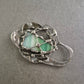 Handgefertigte Art Deco Brosche mit Glasstein Organisches Design Silberoptik