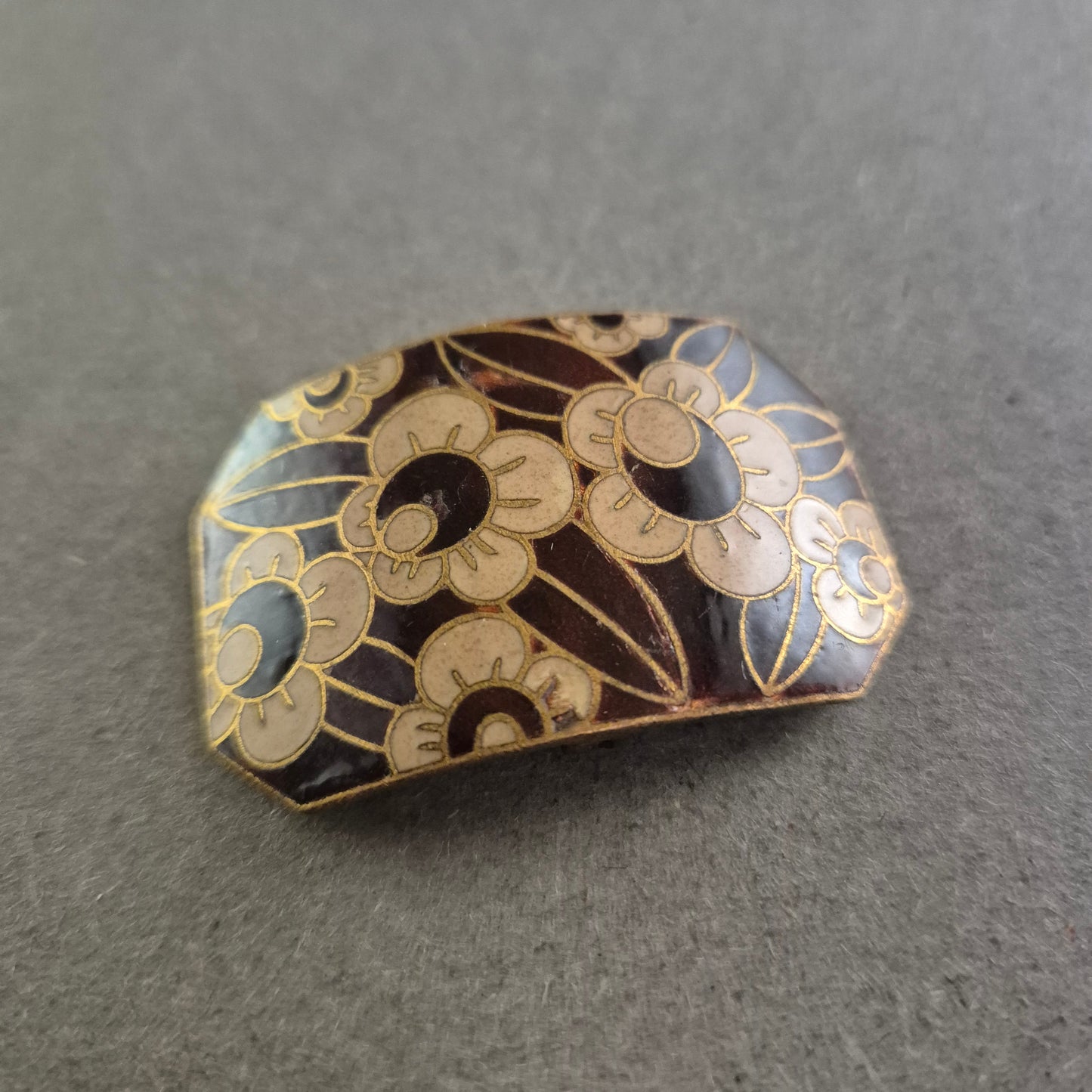 Floraler Vintage-Schuhclip aus Emaille – Dekorativ und stilvoll