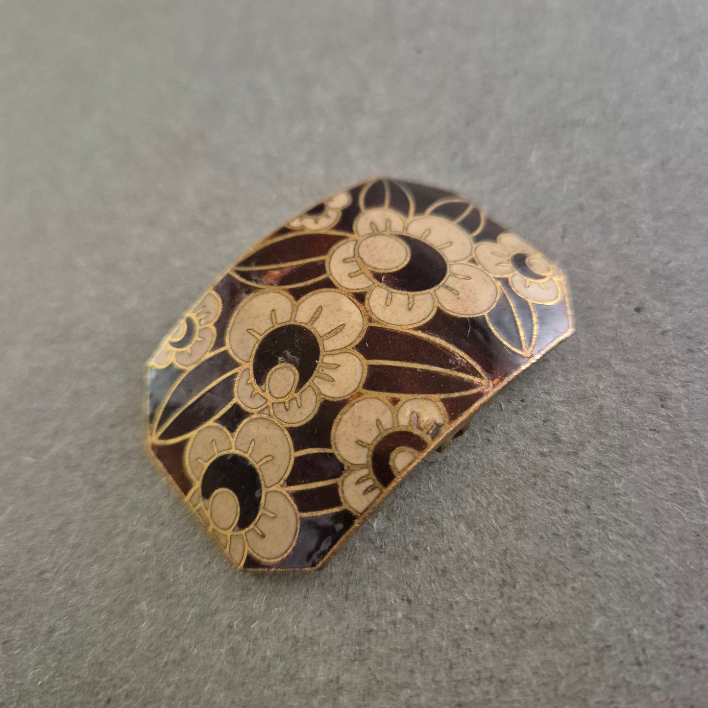 Floraler Vintage-Schuhclip aus Emaille – Dekorativ und stilvoll