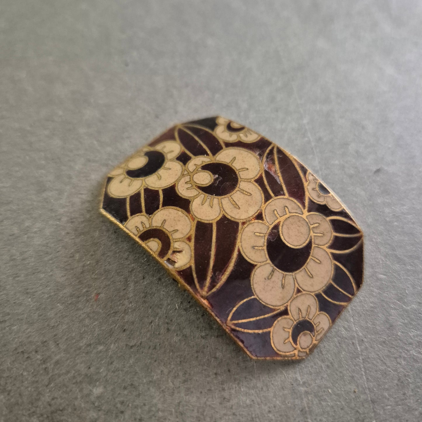 Floraler Vintage-Schuhclip aus Emaille – Dekorativ und stilvoll