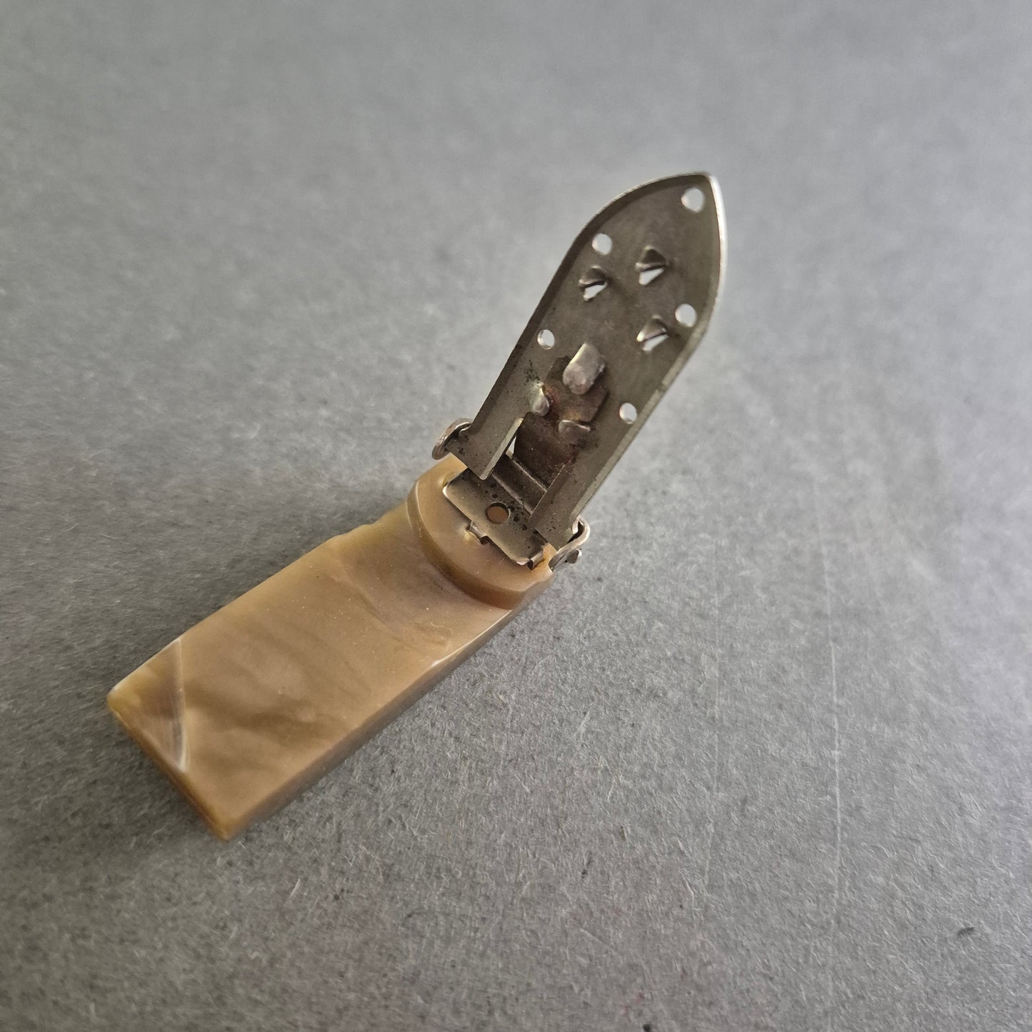 Rechteckiger Vintage-Schuhclip aus Celluloid – Dezenter Retro-Charme