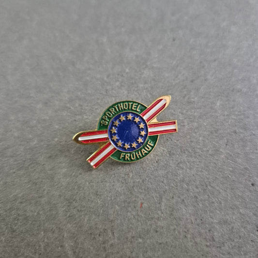Vintage Anstecknadel Sporthotel Frühauf – Sammlerstück aus Österreich