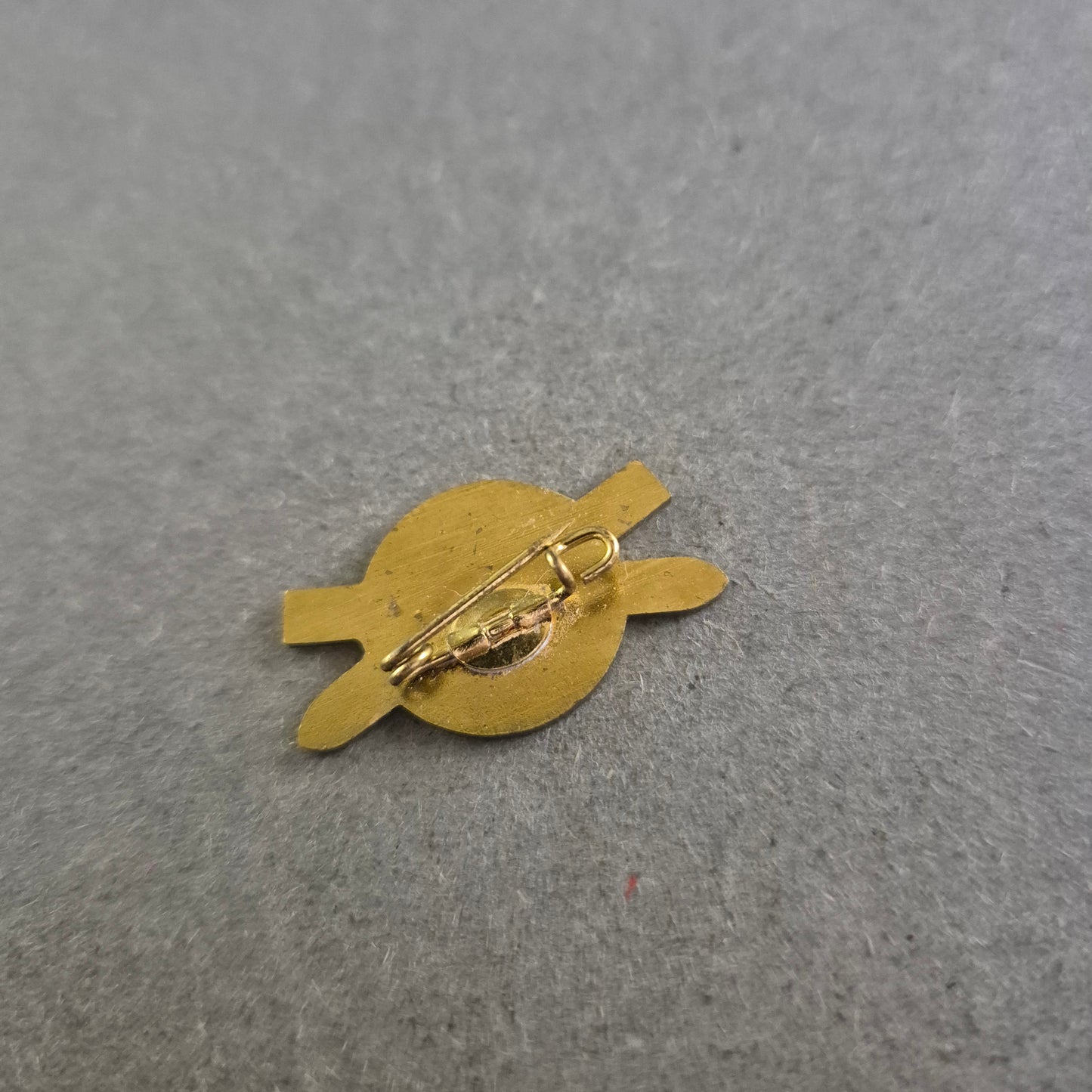 Vintage Anstecknadel Sporthotel Frühauf – Sammlerstück aus Österreich