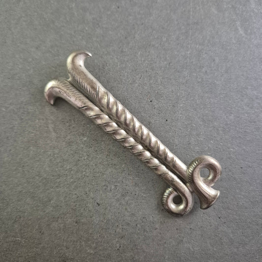 Vintage Silberbrosche – Historische Ski-Designnadel aus den 1950ern