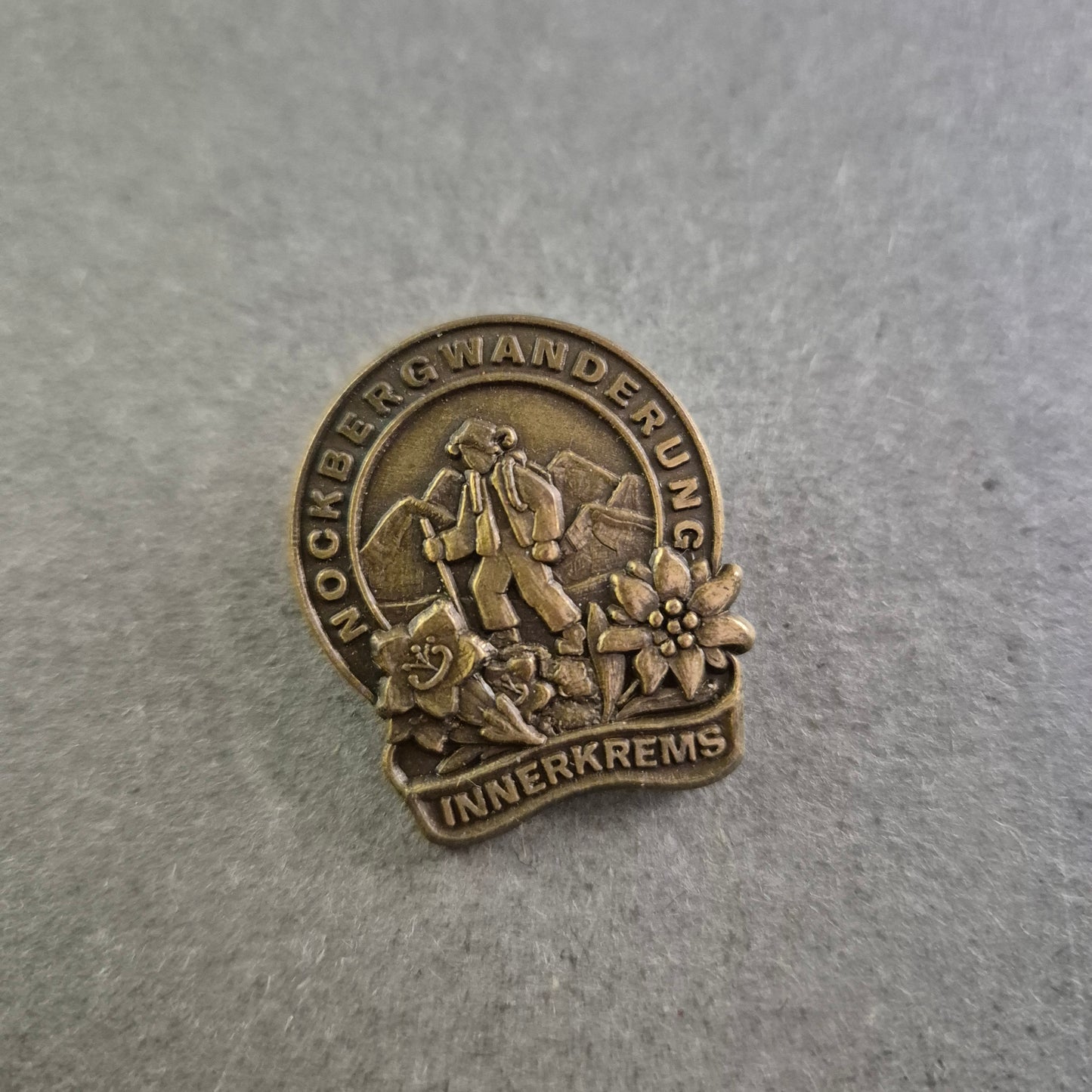 Alte Wandernadel „Nockbergwanderung Innerkrems“ – Sammlerstück