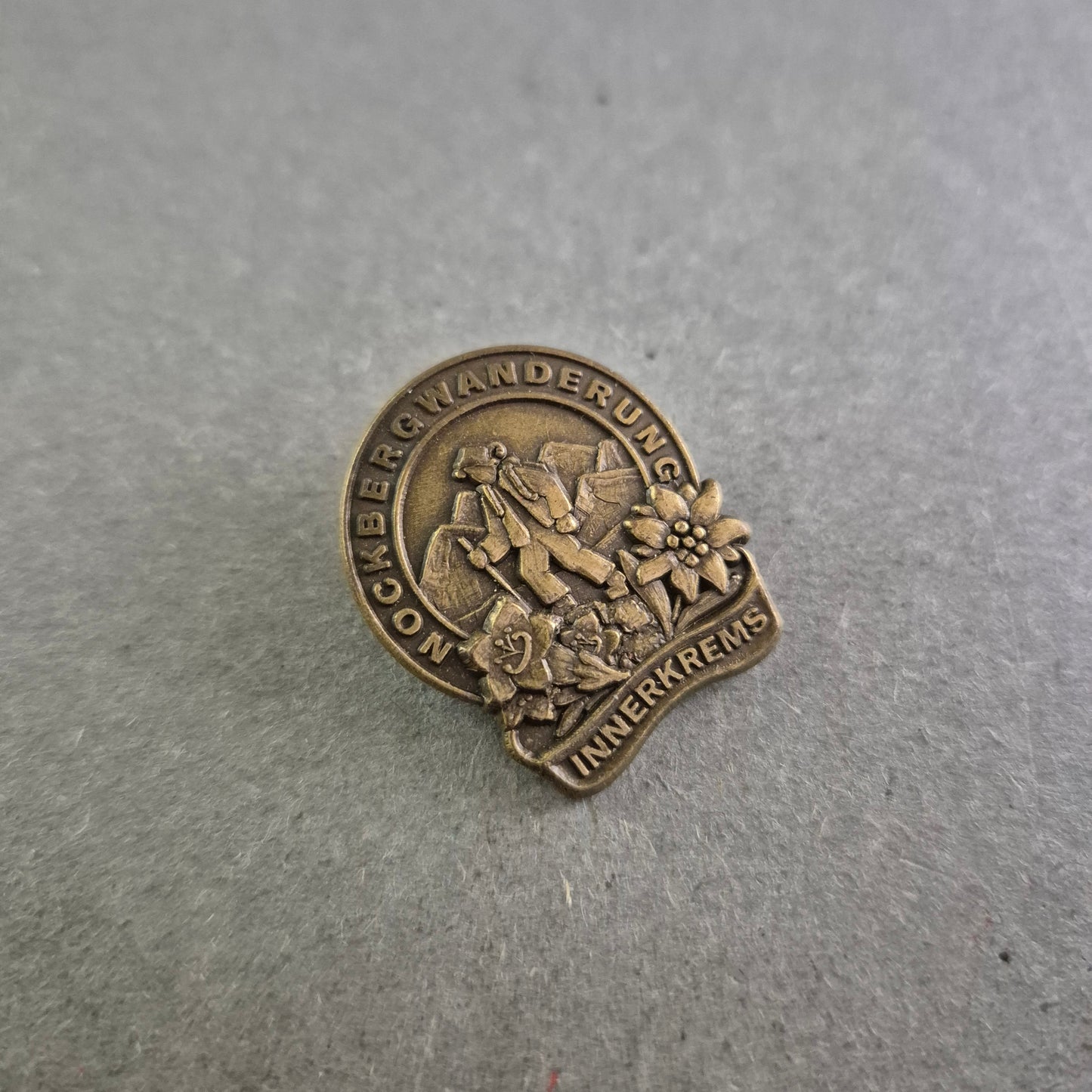 Alte Wandernadel „Nockbergwanderung Innerkrems“ – Sammlerstück