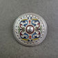 Runde Trachtenbrosche mit bunter Emaille-Verzierung – Alpenstil