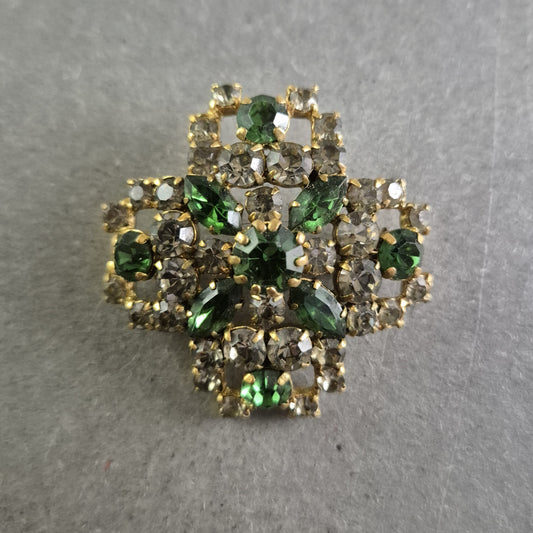 Vintage Brosche mit grünen Strasssteinen – Funkelndes Highlight im Retro-Stil