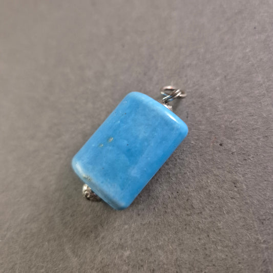 Anhänger mit rechteckigem, türkisfarbenem Stein – Stilvoll und auffällig