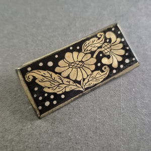 Rechteckige florale Brosche im Schwarz-Gold-Look – Vintage-Stil mit Blumenmotiv