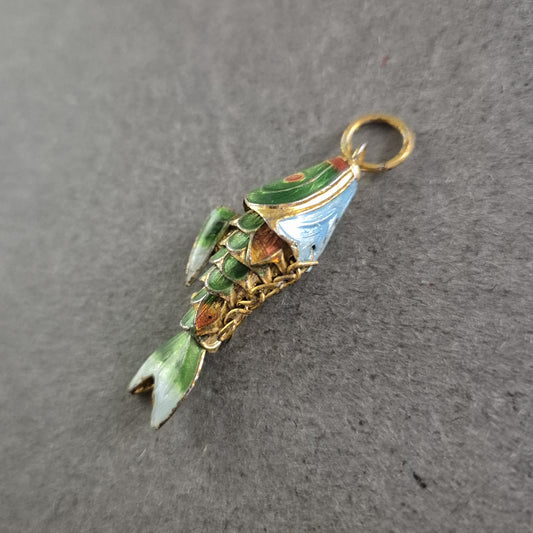 Filigraner Fischanhänger mit Emaille – Bewegliches Design mit Farbakzenten