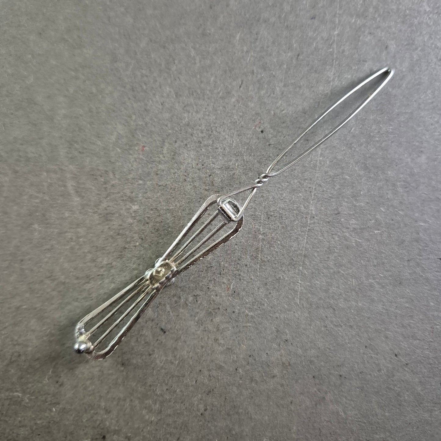 Elegante Vintage Brosche im Schleifen-Design mit Strasssteinen