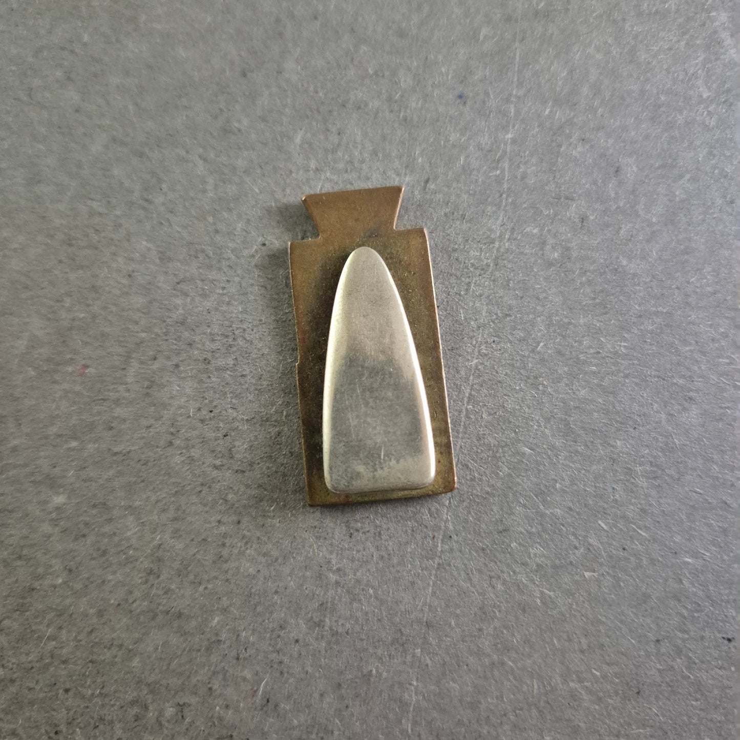 Vintage Anstecknadel mit Emaille-Motiv in Blau – Geometrisches Design