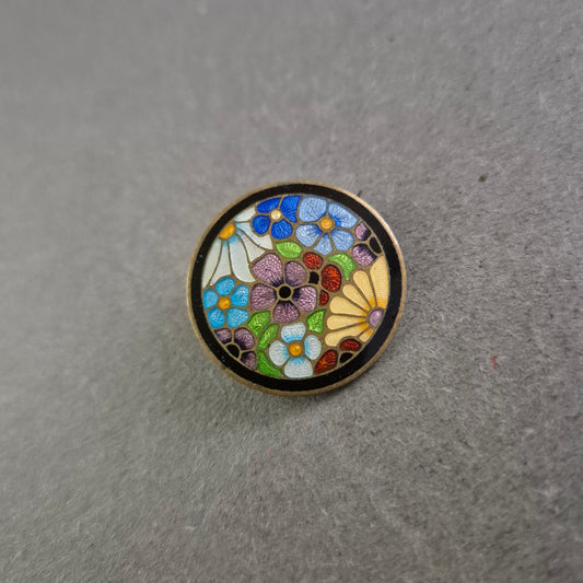 Runde Emaille-Brosche mit buntem Blumenmuster – Cloisonné-Stil
