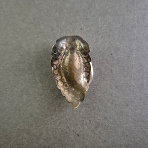 Seltene D.R.P. Fingerring-Schlaufe – Vintage Clip mit Patina