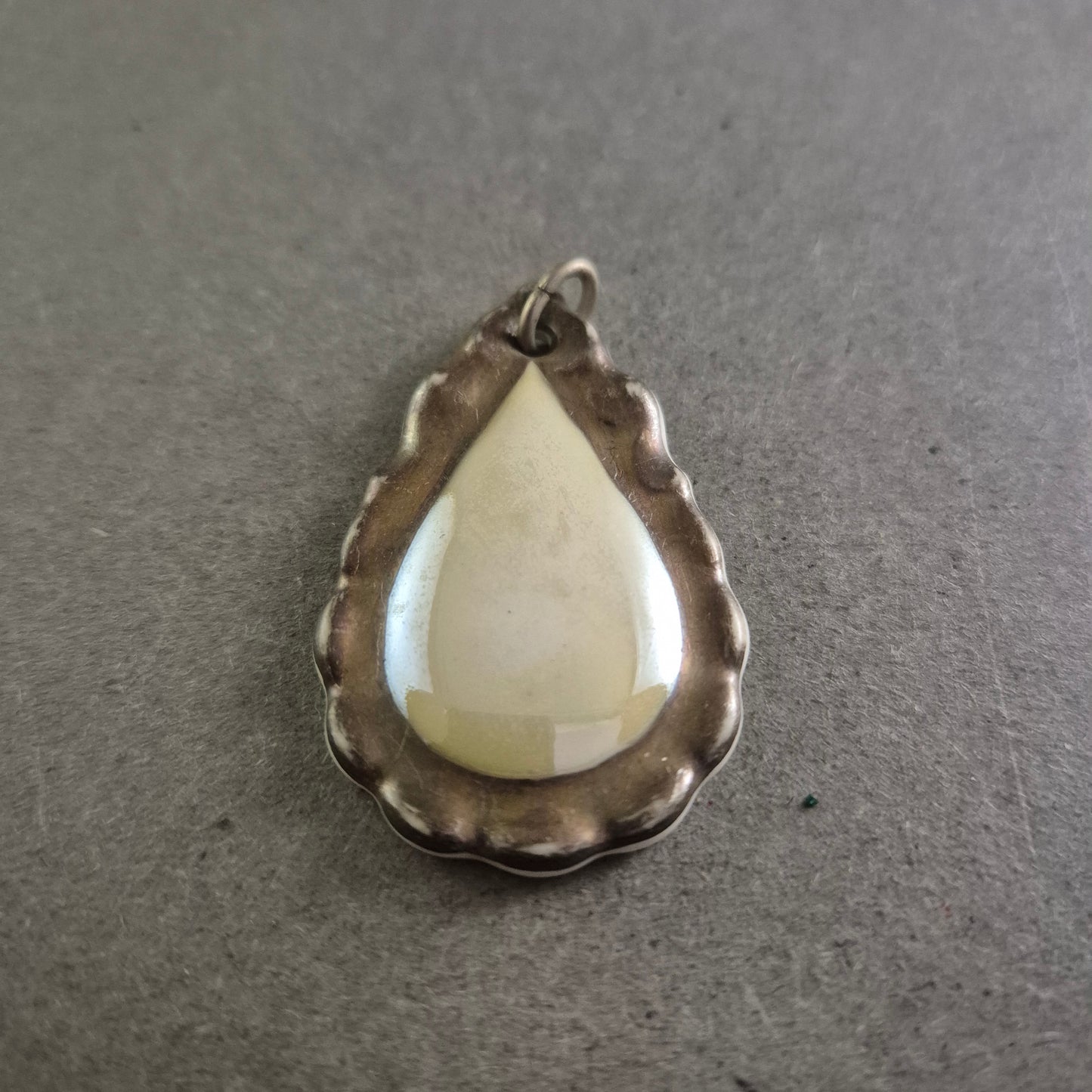 Vintage Porzellan-Anhänger von Johann Seltmann – Tropfenform im Antik-Stil