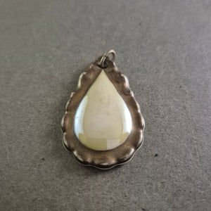 Vintage Porzellan-Anhänger von Johann Seltmann – Tropfenform im Antik-Stil