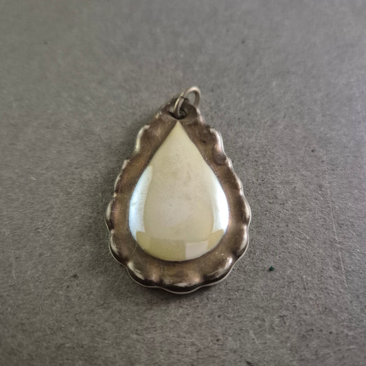 Vintage Porzellan-Anhänger von Johann Seltmann – Tropfenform im Antik-Stil