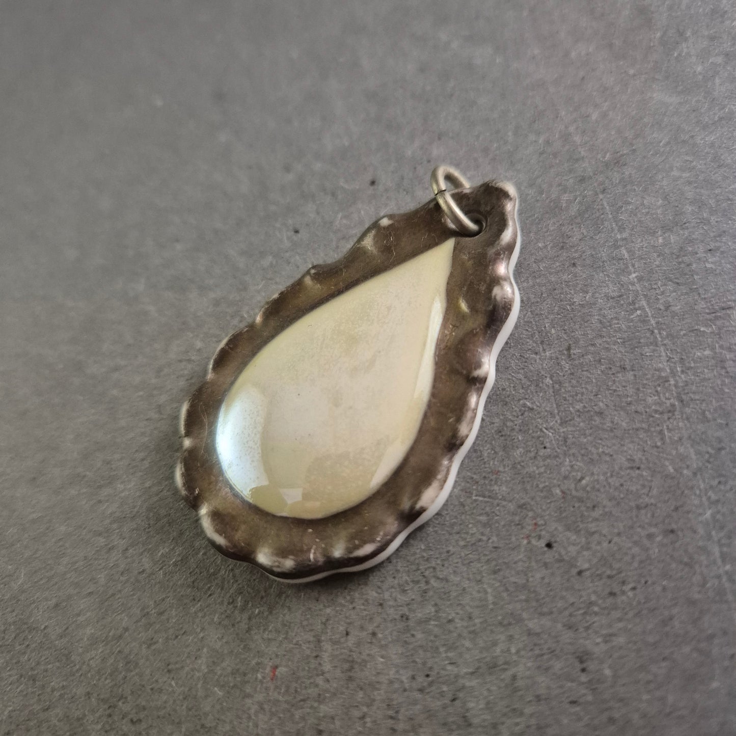 Vintage Porzellan-Anhänger von Johann Seltmann – Tropfenform im Antik-Stil